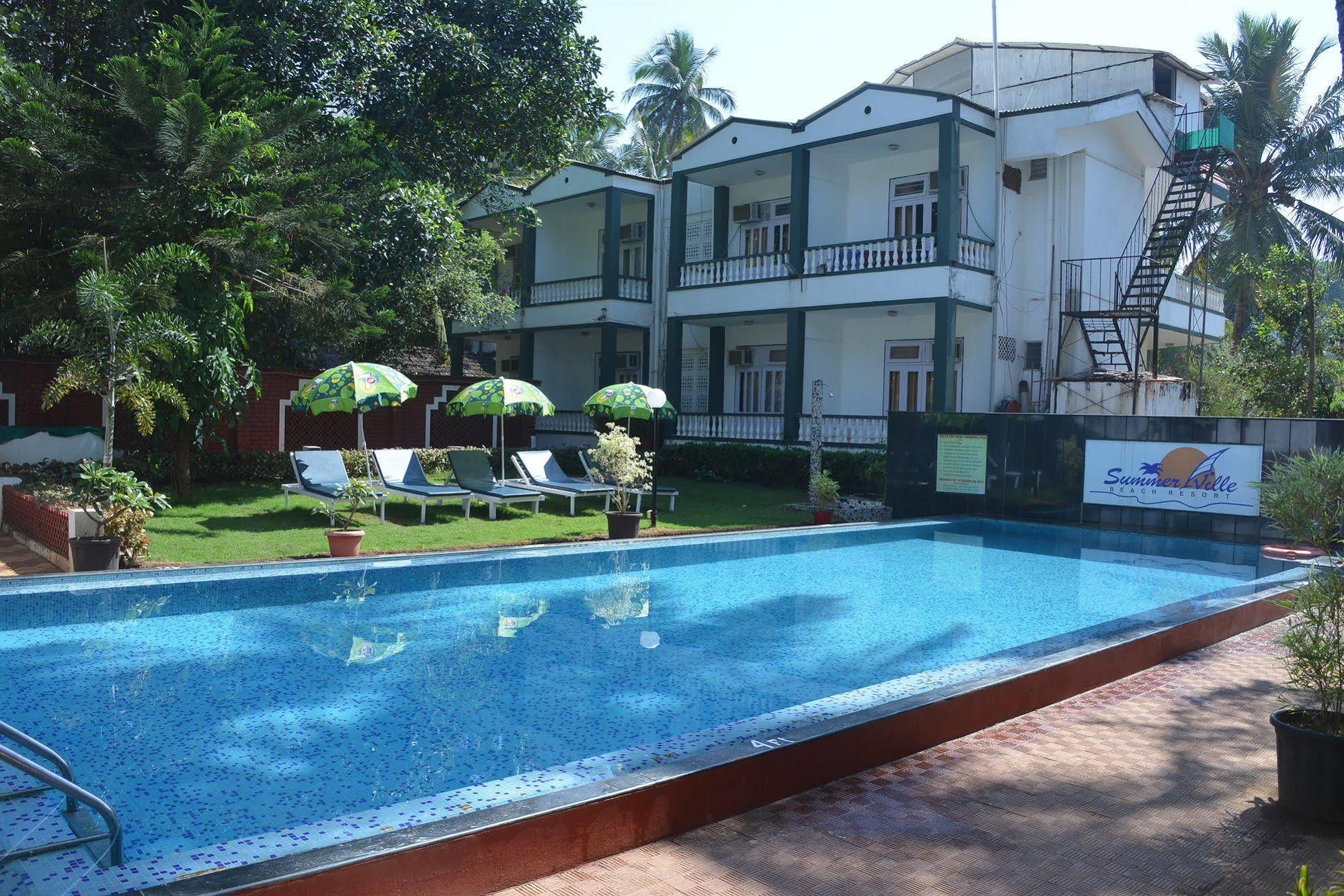 Summerville Beach Resort Candolim Exterior photo
